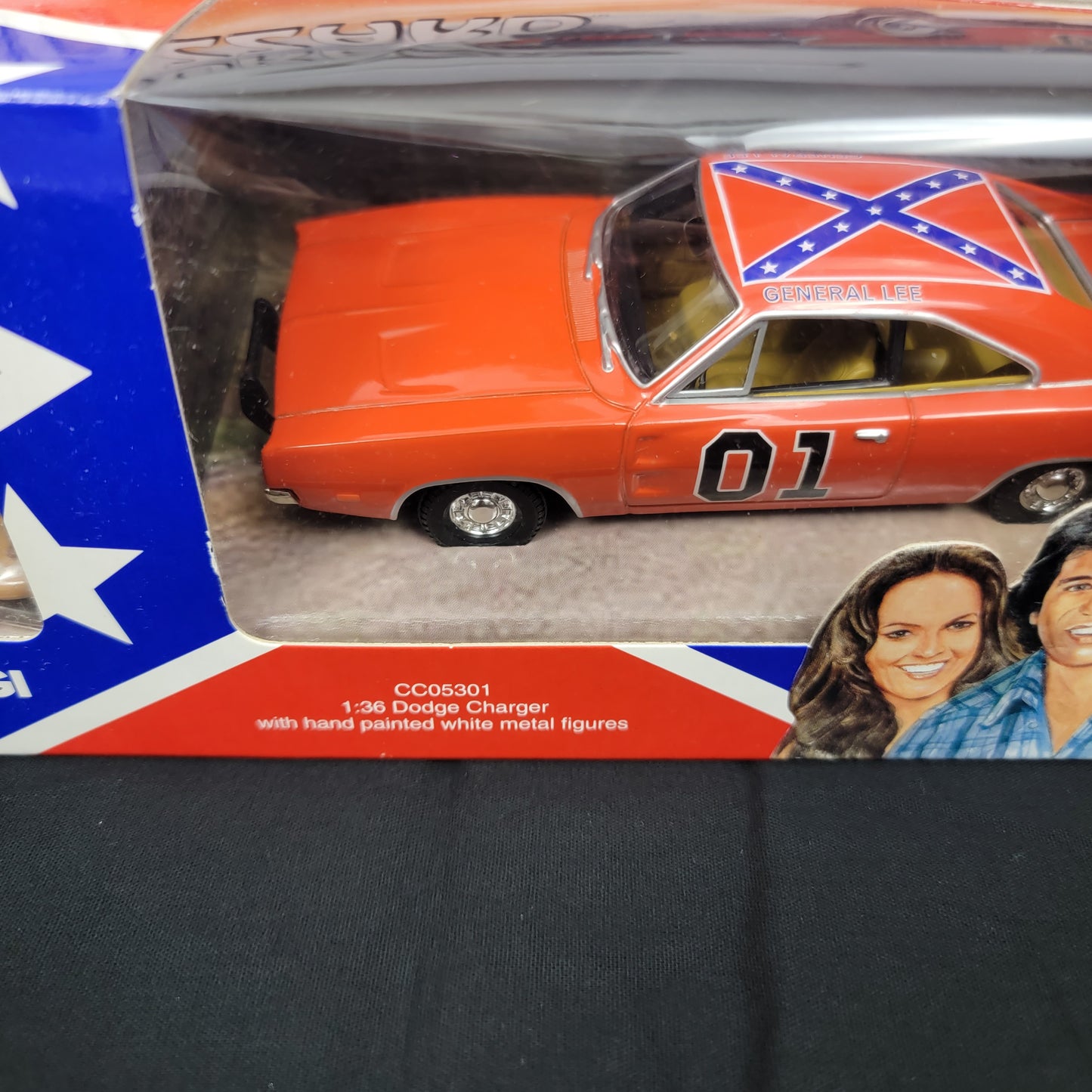 1:36 Dodge Charger General Lee with metal figures, 2001 UK (B)